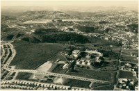 [Pontifícia] Universidade Católica [de Minas Gerais : vista aérea da cidade] : Belo Horizonte (MG)