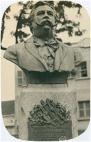 Busto de Emílio de Meneses : Curitiba, PR
