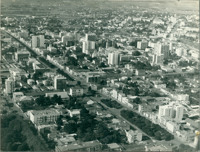 [Vista aérea da cidade : Avenida Brasil] : Passo Fundo, RS