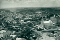 Vista aérea da cidade : Ferrovia de Bento Gonçalves : Igreja Cristo Rei : Bento Gonçalves (RS)