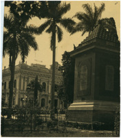 Monumento [em Honra] aos Heróis [Mortos na] Guerra do Paraguai : Palácio do Governo : Florianópolis, SC