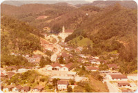 Vista panorâmica da cidade : [Seminário Nossa Senhora de Lourdes : Morro do Rosário] : Brusque, SC