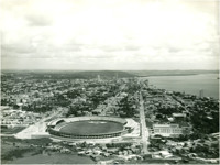 [Vista aérea da cidade] : Estádio Lourival [Baptista] : [Rio Sergipe] : Aracaju (SE)