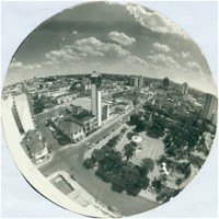 Vista panorâmica da cidade : [Praça Rui Barbosa] : [Catedral do Divino Espírito Santo] : Bauru, SP