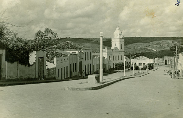 Vista parcial da cidade : Igreja de Nossa Senhora da Conceição : Limoeiro de Anadia, AL - [19--]