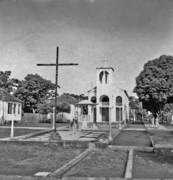 Igreja principal da cidade de Urucurituba (AM) - 1966