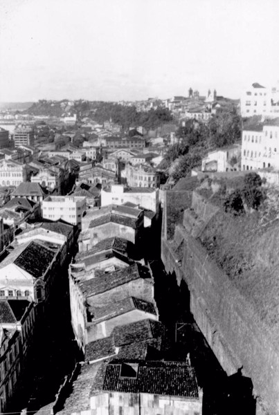 Vista da cidade baixa, perto do Elevador Lacerda em Salvador (BA) - mar. 1952