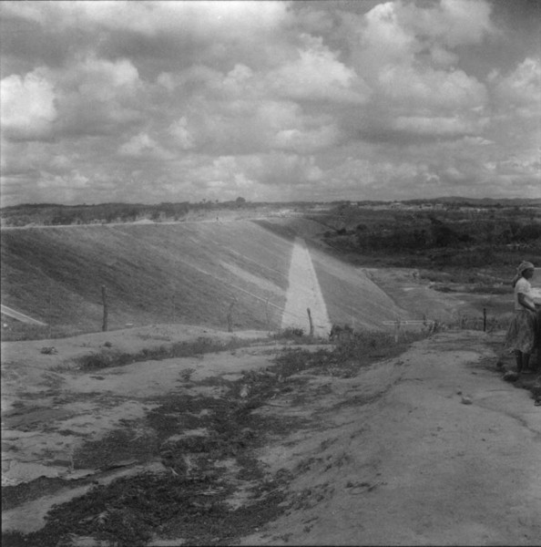 Açude Serrote em Serrolândia no período da seca : município de Serrolândia - 1962