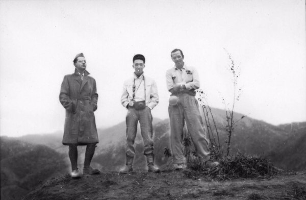Grupo de excursionistas na serra do Canaã, entre Colatina e Sta. Teresa - 1952