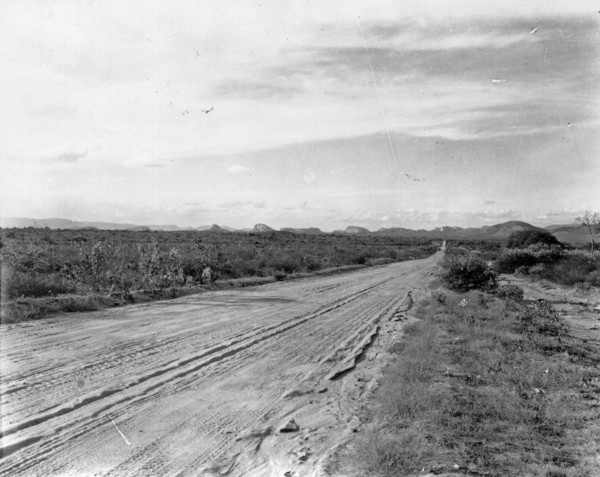 Estrada Rio - Bahia em Itamogi (MG) - 1952