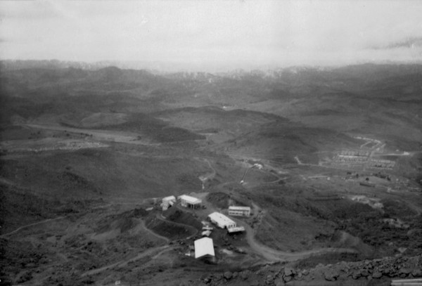 Vista aérea das Jazidas do Cauê : município de Itabira - 1952