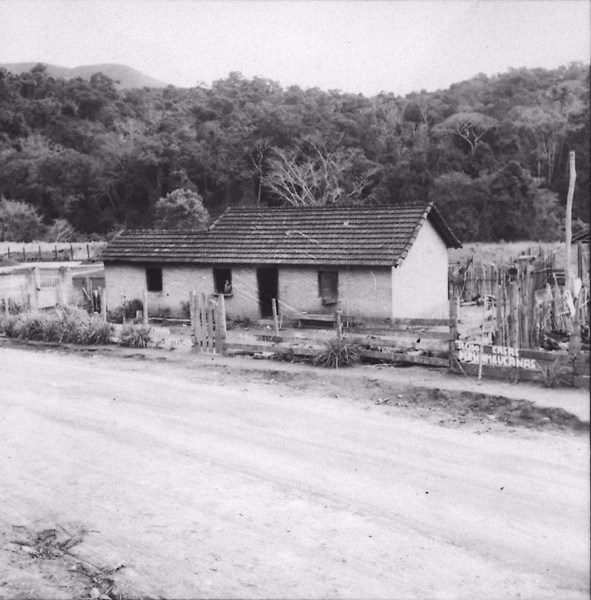 Casas de colonos na fazenda Caruso da Cachoeira (MG) - s.d