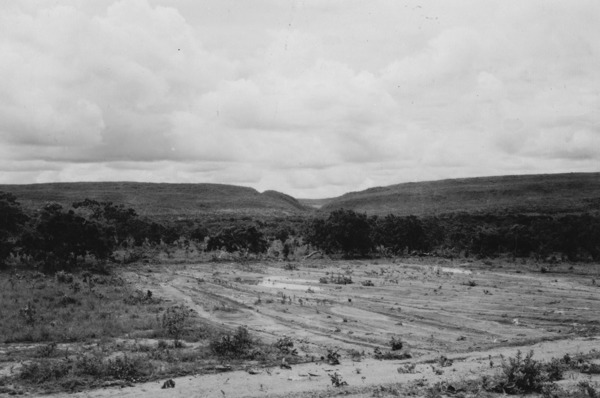 Vista panorâmica da Serra do Tombador perto do município de Nobres (MT) - 1955