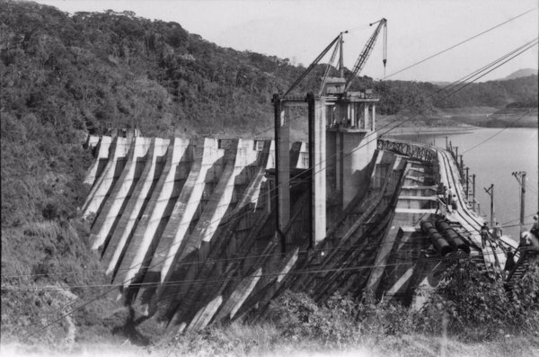 Aspecto exterior da barragem das Lajes (RJ) - 1955