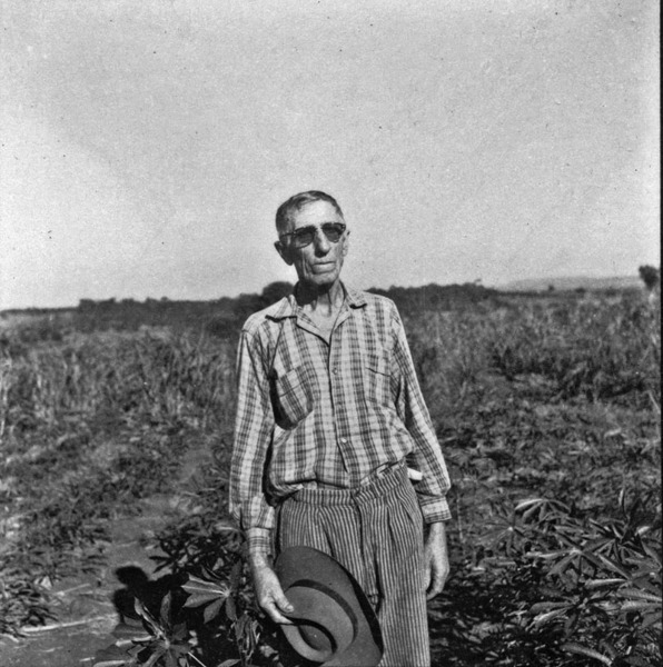 Plantador de mate descendente de italiano : presidente da cooperativa local : Erval (RS) - 1959