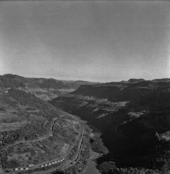 Vista do Vale do Rio das Antas : Veranópolis (RS) - 1972
