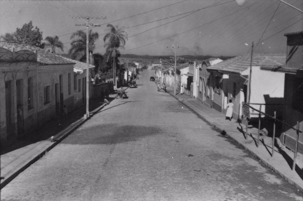 Rua 9 de julho, uma das principais em Salto (SP) - 1958