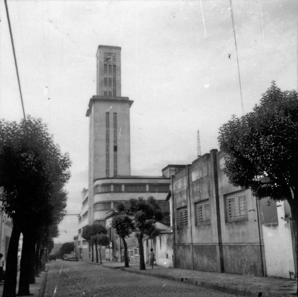 Fábrica de meias Lupo, rua Gonçalves Dias : Município de Araraquara (SP) - 1960
