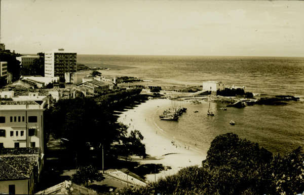 [Vista panorâmica da cidade : Praia] Porto da Barra : Salvador, BA - 1957