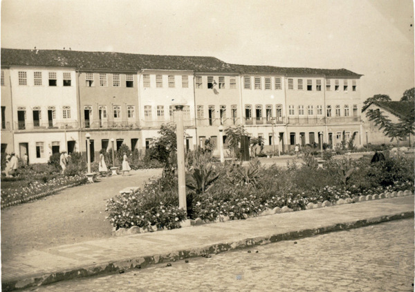 Praça da República : Casarões : Valença, BA - 1958