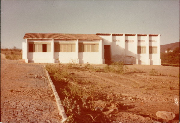 Centro Comunitário Antonio Petrola : Arneiroz, CE - 1983