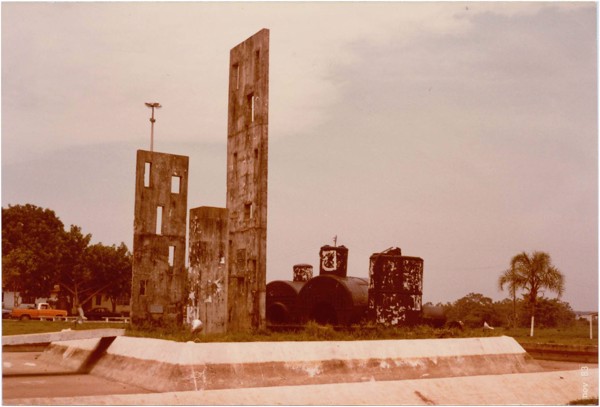 Monumento da Navegação Fluvial : Aruanã, GO - 1983