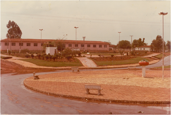 Praça 14 de Novembro : Ginásio Estadual Joaquim Soares da Silva : Goianápolis, GO - 1983