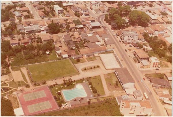 Paladino Tênis Clube: [vista aérea da cidade] : Gravataí, RS - [19--]